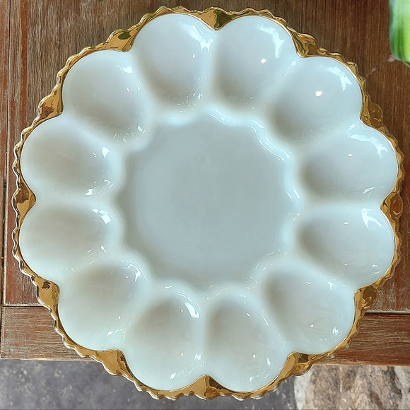 Vintage Anchor Hocking Gold Rimmed Milk Glass Deviled Egg / Oyster Dish 🏆 - Picture 3 of 9